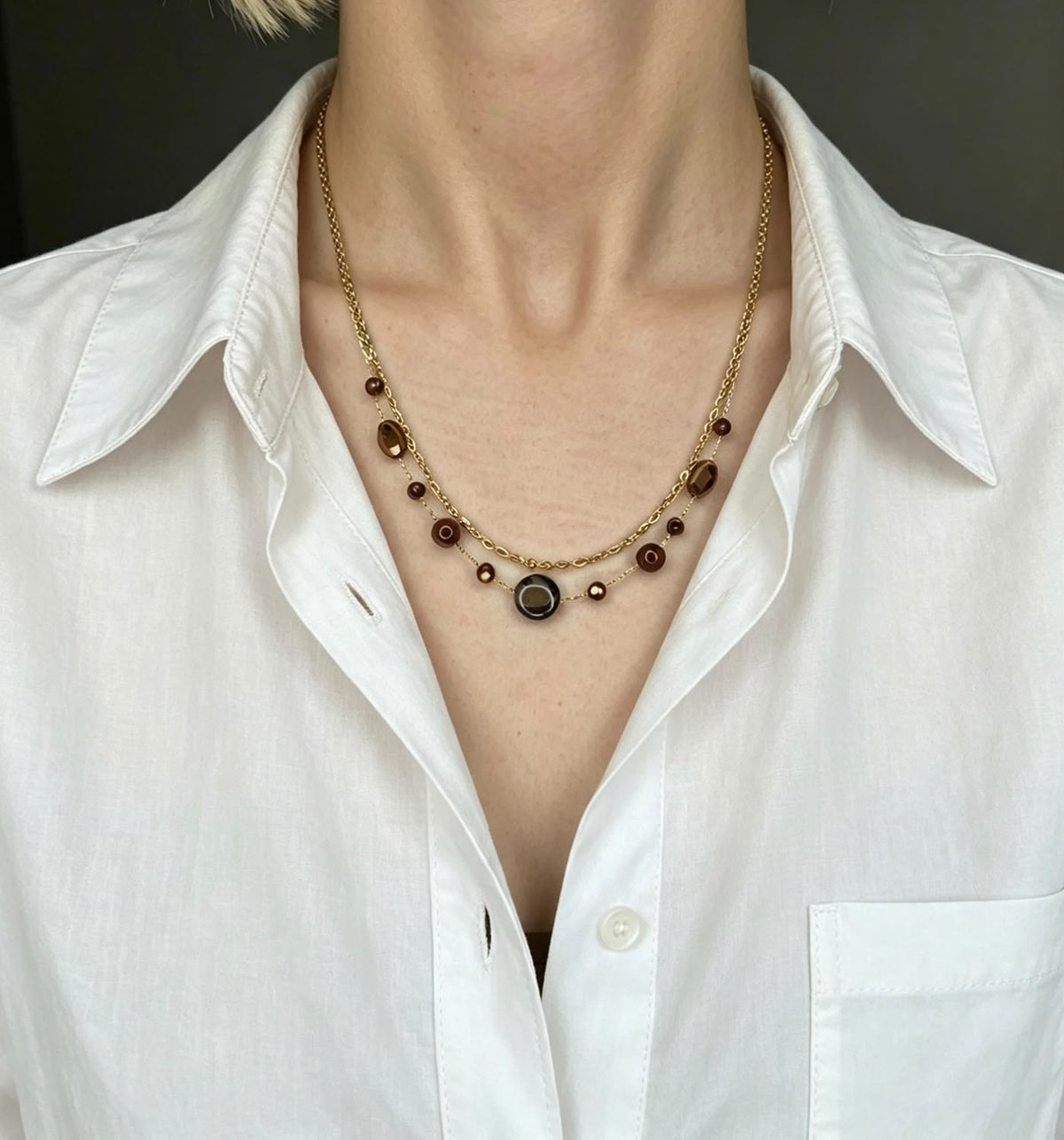 Collana Layering Donna "Minimal Earth" – Doppia Catenina Regolabile con Castoni Ambra
