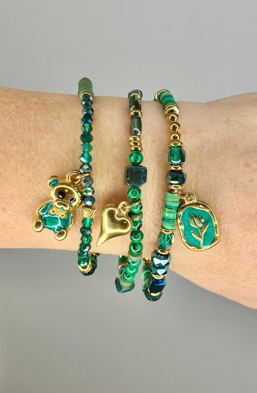Bracciali Elasticizzati "Candy Stack" – Perline, Acciaio Dorato e Trio di Charms Set in tre pezzi