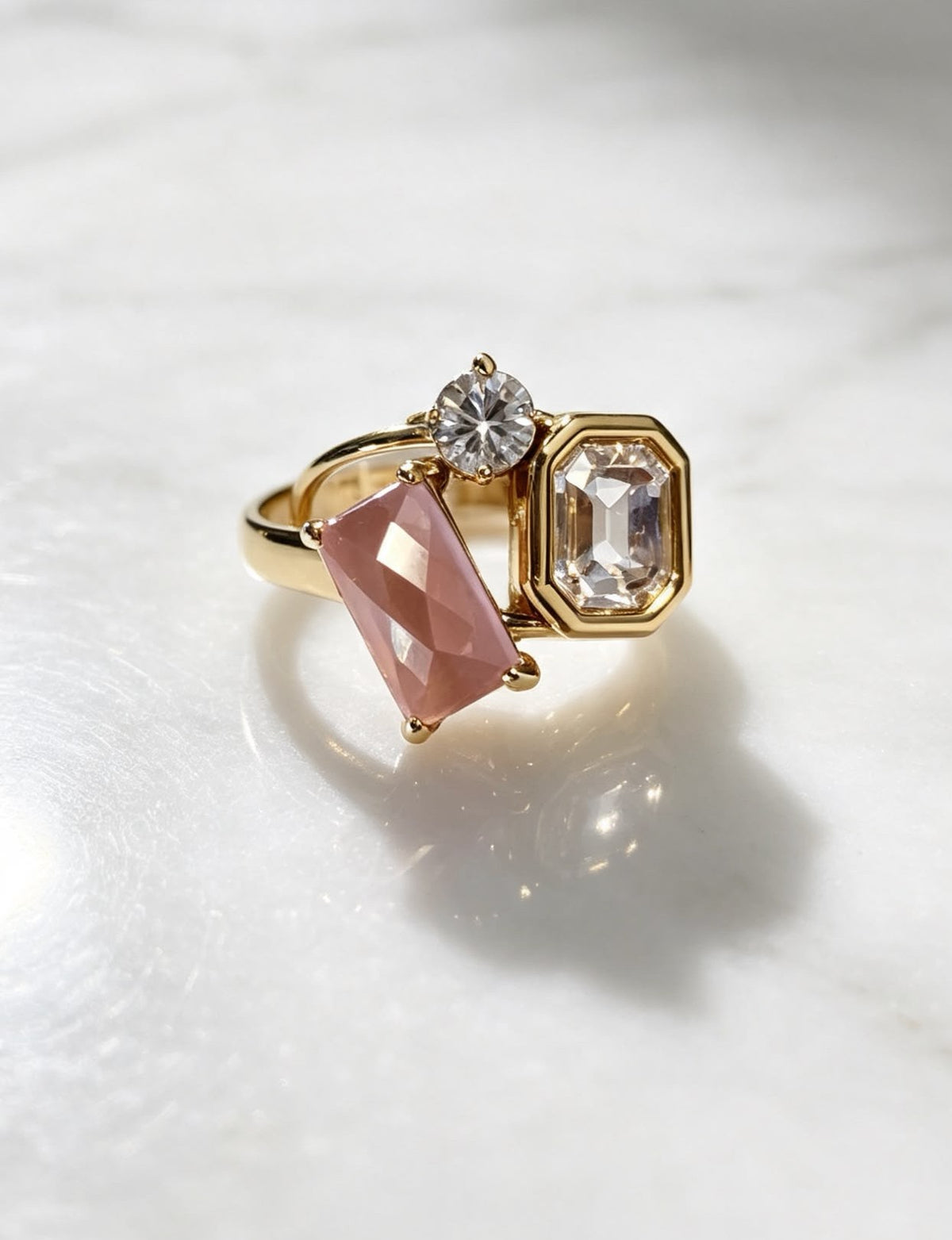 Anello "Trilogia Contemporanea" con Cristalli Multi-Taglio