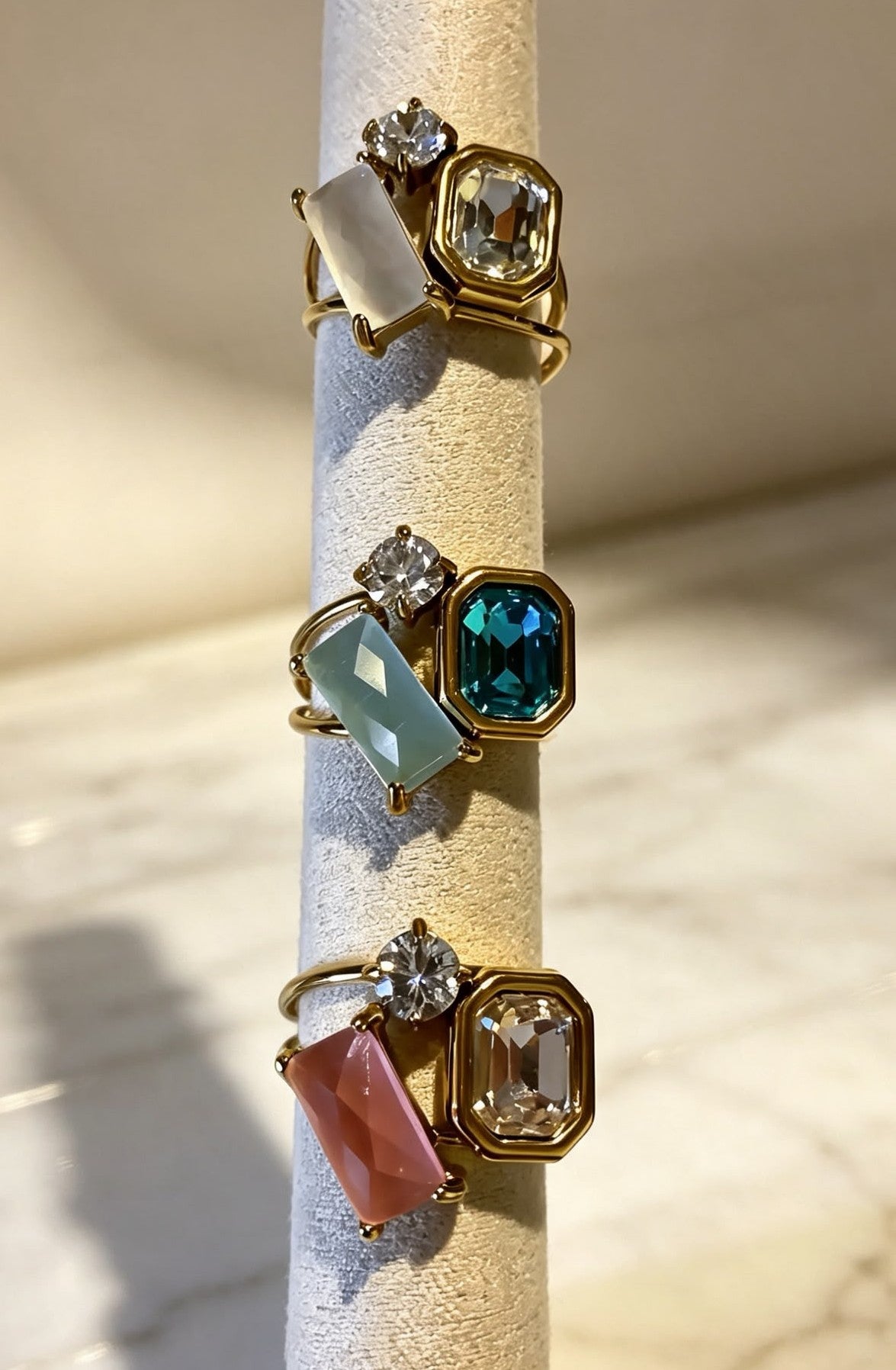Anello "Trilogia Contemporanea" con Cristalli Multi-Taglio