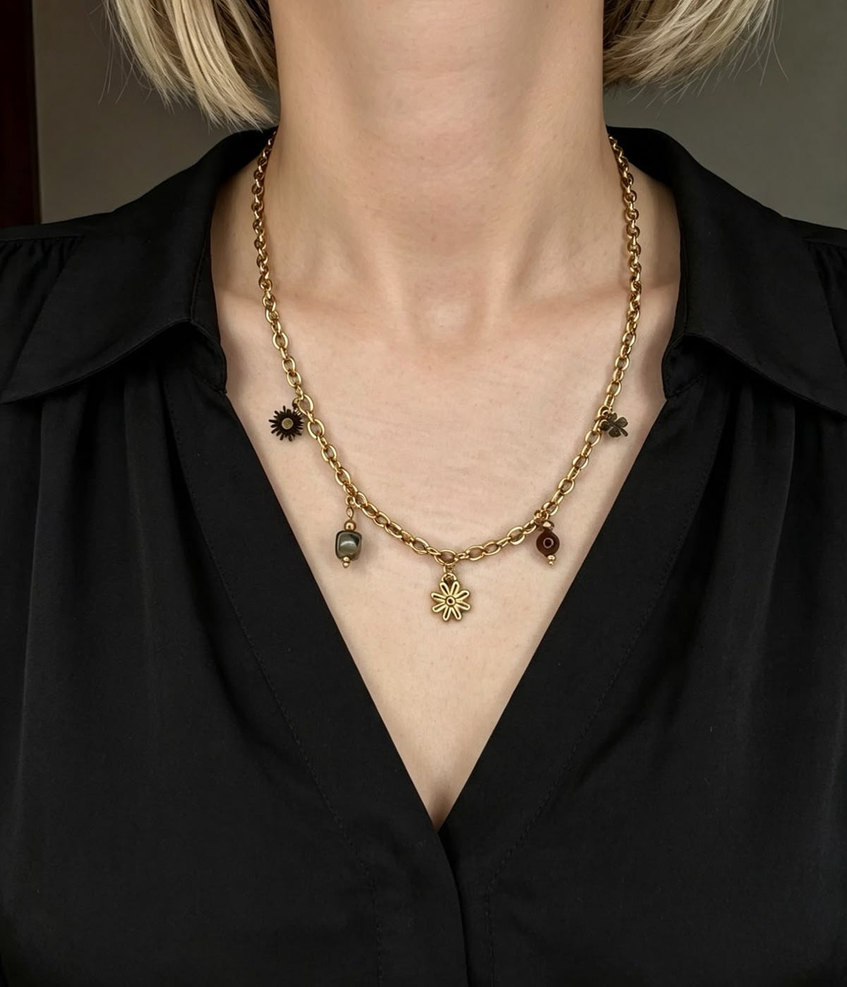 Girocollo "Amulet Nature" – Collana in Acciaio Oro con Sole, Quadrifoglio e Fiore Centrali