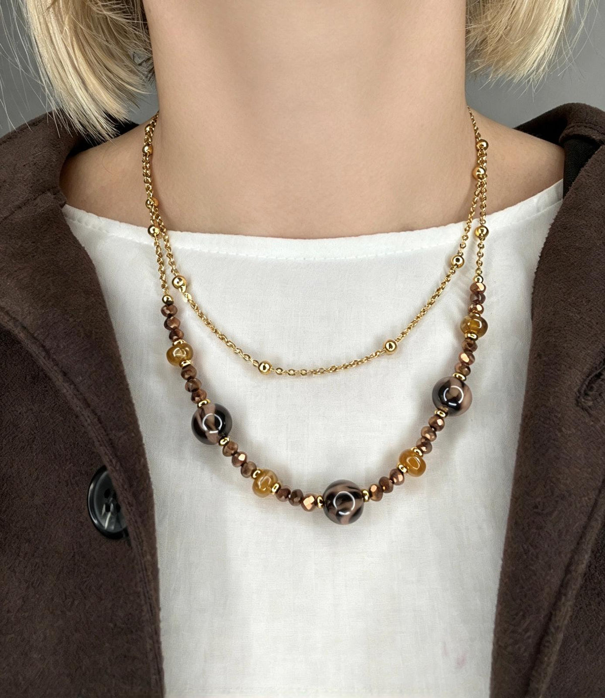 Collana Doppia "Amber Silhouette" – Acciaio Inossidabile e Perle Tartarugate Sferiche