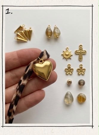 Collana in Tessuto Animalier con Ciondoli "Wild Charm"