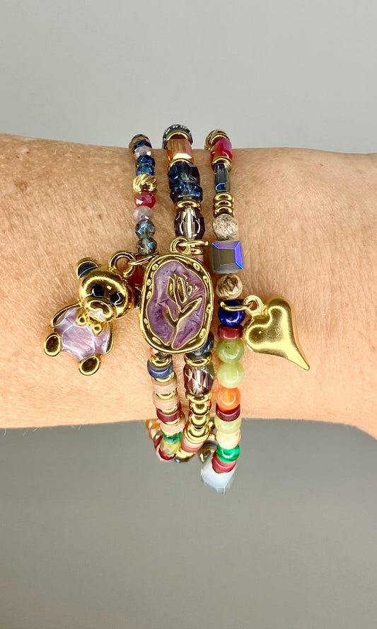 Bracciali Elasticizzati "Candy Stack" – Perline, Acciaio Dorato e Trio di Charms Set in tre pezzi