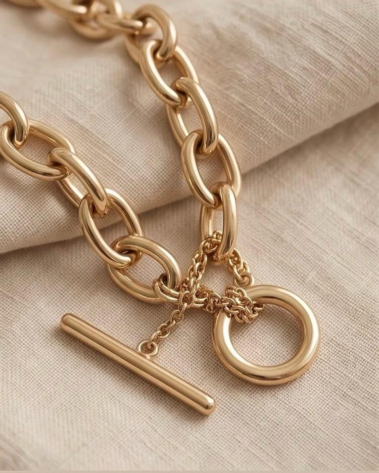 Collana a Catena "Chunky T-Bar" in Acciaio Dorato con Chiusura a Barra