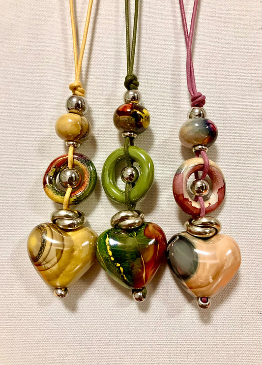 Collana Artigianale "Cuore di Terra" in Ceramica e Acciaio