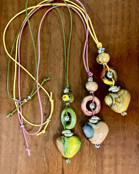 Collana Artigianale "Cuore di Terra" in Ceramica e Acciaio